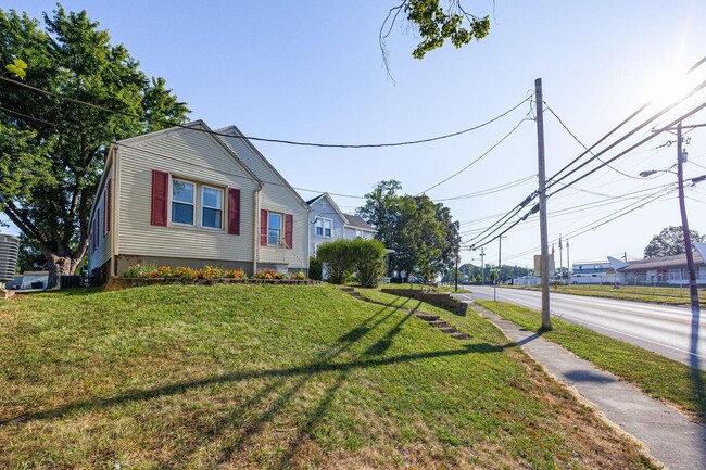 Foto del edificio - 334 Lancaster Pike