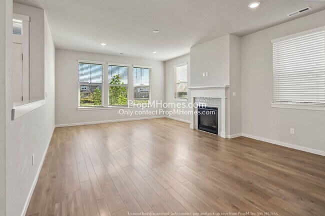 Building Photo - 7112 SE Firefly Ln