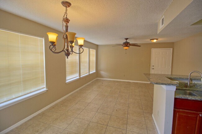 Building Photo - 1043 S Hiawassee Rd