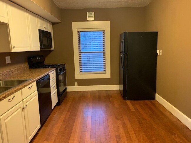 Foto del edificio - Very attractive 3 BR home near downtown Bl...