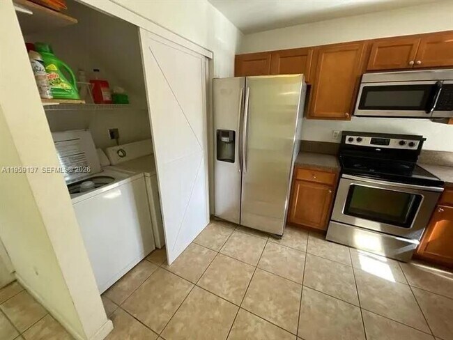 Building Photo - 5411 SW 41st St