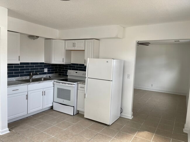 Building Photo - 730 N 70th St