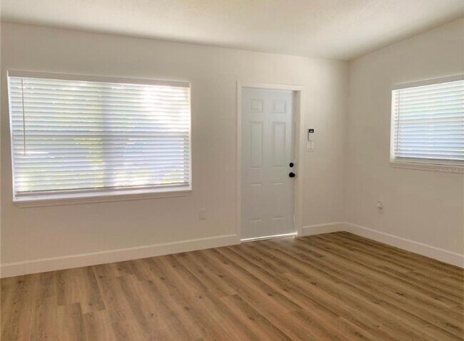 Building Photo - Adorable remodeled 3 bedroom 1 bath in Win...