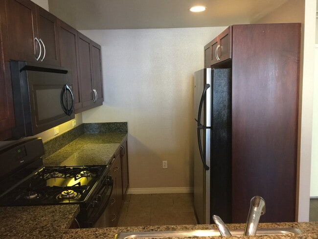 Building Photo - ***$500 Off First Months Rent** Beautiful ...