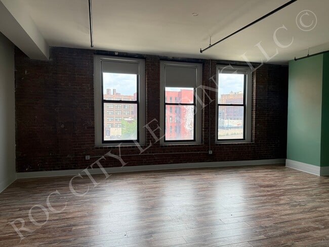 155 Saint Paul #404 Living Space - Hive@155 and Hive Andrews