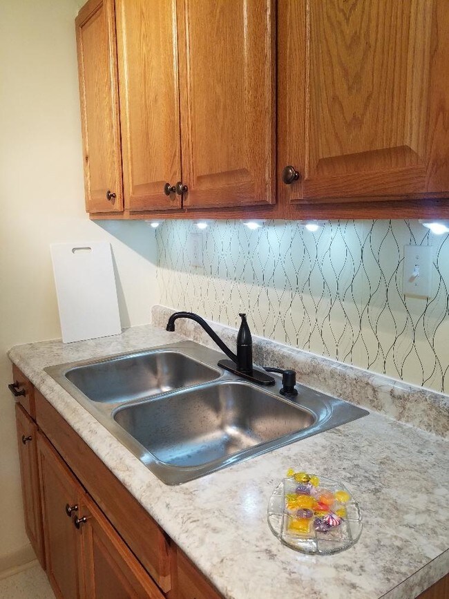 Remote Controlled Under Cabinet Lighting - 81 W North St
