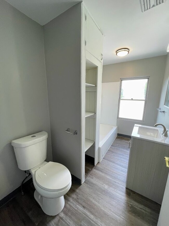 Building Photo - 117 Crawford Ave