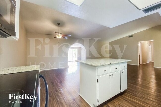 Building Photo - 4400 Swallowtail Dr