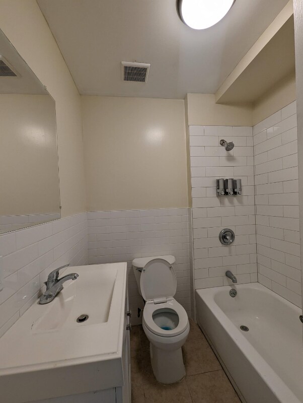 Building Photo - 113 S 11th St