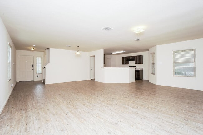 Building Photo - Tesoro Hills - 8611 Tesoro Hills, San Anto...