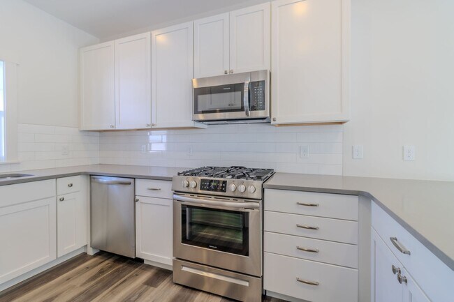 Foto del edificio - Premier Place and Premier Living!