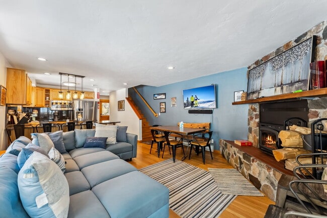 Building Photo - 876 Broken Lance Dr