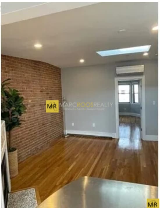Building Photo - 806 Tremont St