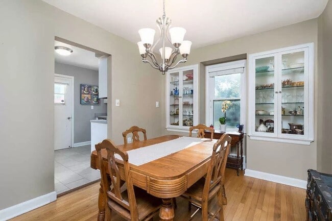 Foto del edificio - COMING SOON! Whitefish Bay 3 Bedroom Singl...