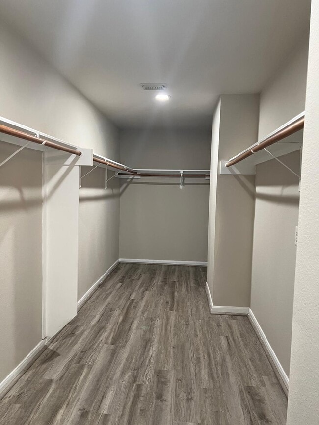 Walkin Wardrope - 1414 Stevens Ct