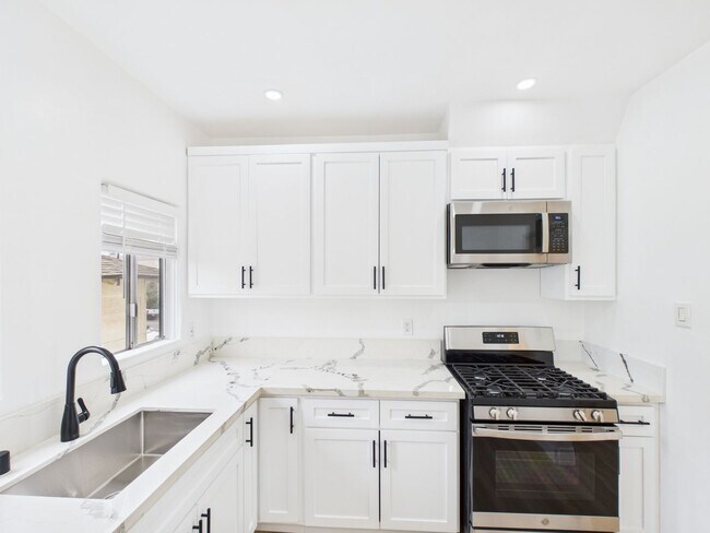 Foto del edificio - 1533 E 3rd St