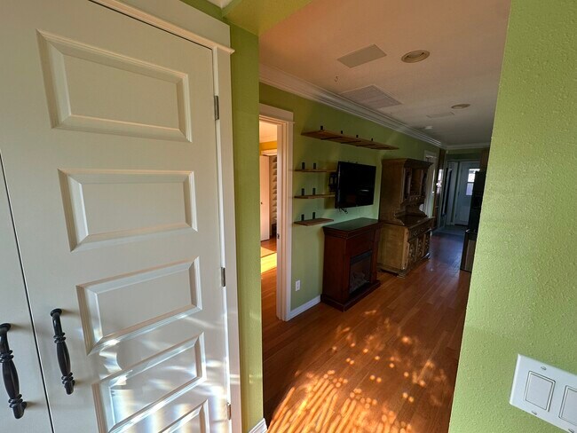 Building Photo - 701 S 59th St