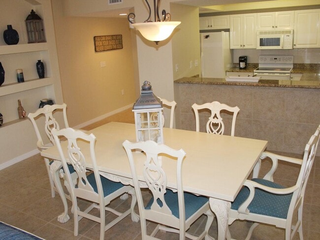 Building Photo - Beautiful Ocean Walk Condo Available February 19th