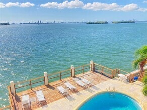 Building Photo - 7845 NE Bayshore Ct