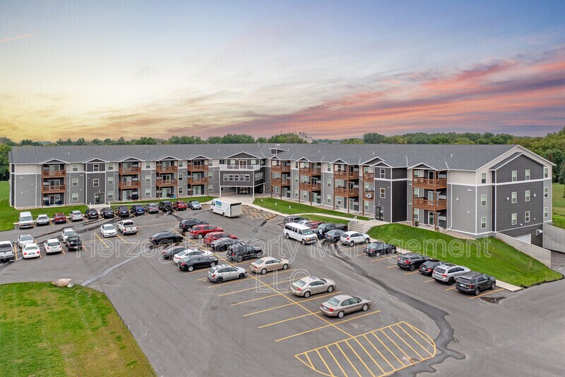 1021 30th St NW Unit Apt. 204, Willmar, MN 56201 Condo for Rent in