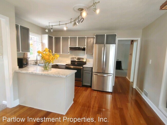 Building Photo - 4 br, 2 bath House - 481 E. 2400 S.