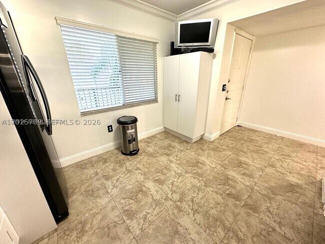 Building Photo - 850 SW 138th Ave