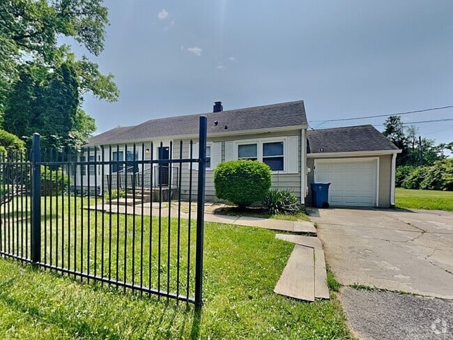 Building Photo - 1601 W Northgate St