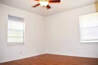 Building Photo - 5126 Beechnut St