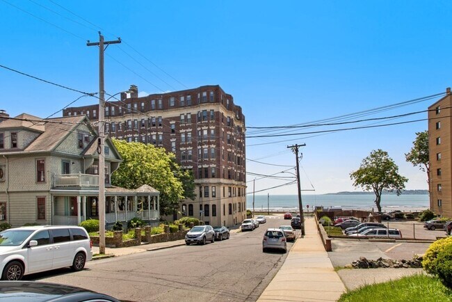 Building Photo - 28 Wave St