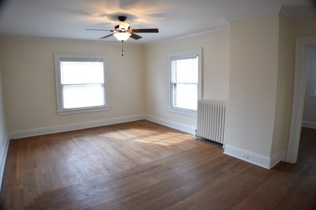 Building Photo - 217 3rd St