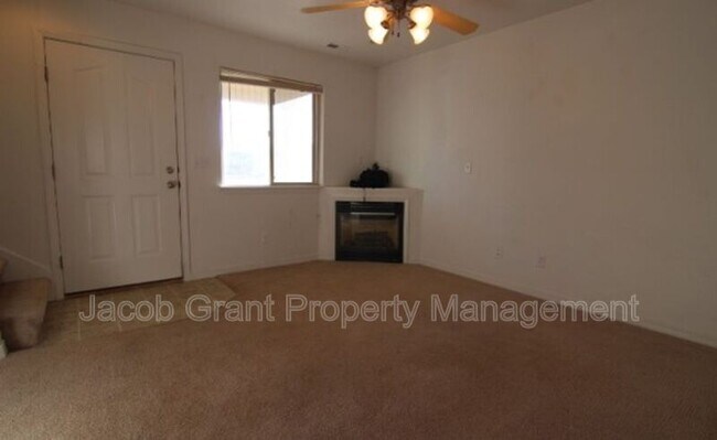 Foto del edificio - 1580 N Stevens Dr