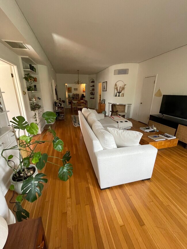 Foto del edificio - 1404 Woodlawn Blvd