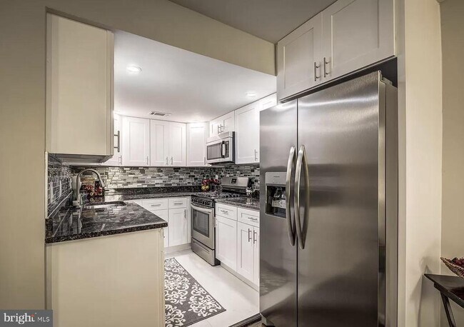 Foto del edificio - 14822 Bryan Ct