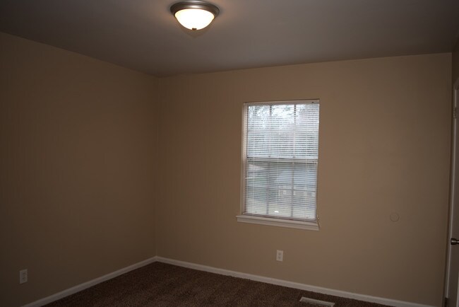 Foto del edificio - Newly Renovated 1433 Brewster Circle**
