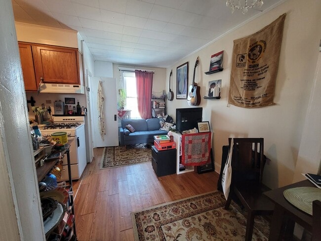 Building Photo - 3006 Guilford Ave