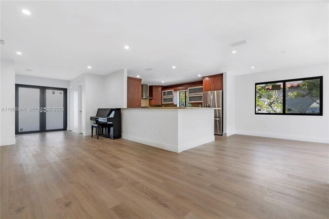 Building Photo - 8951 Byron Ave