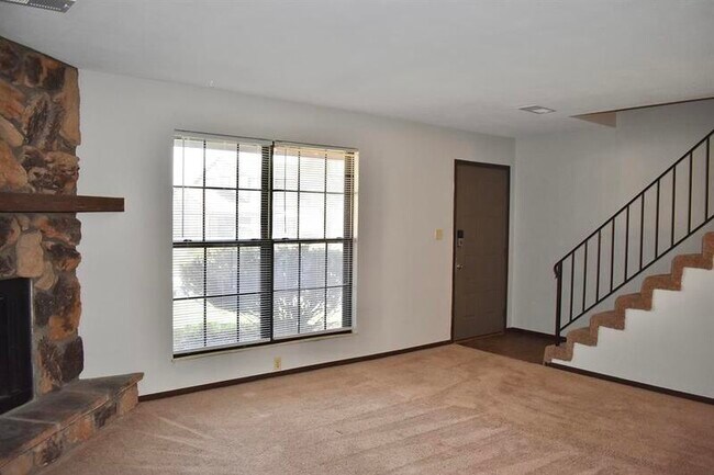 Building Photo - 619 Plankway Dr