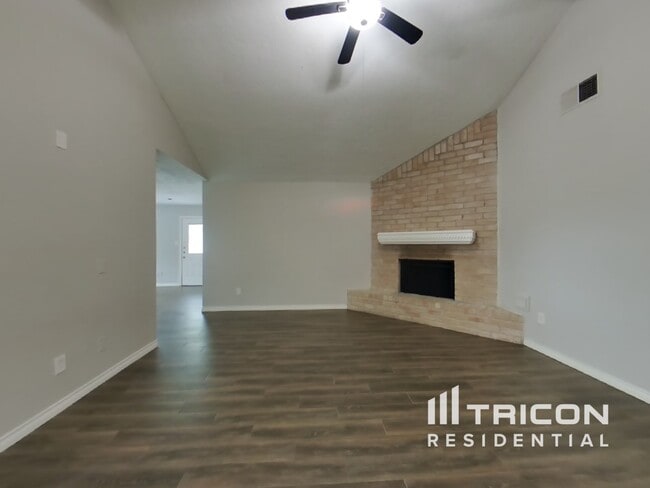 Building Photo - 15614 Fox Springs Dr