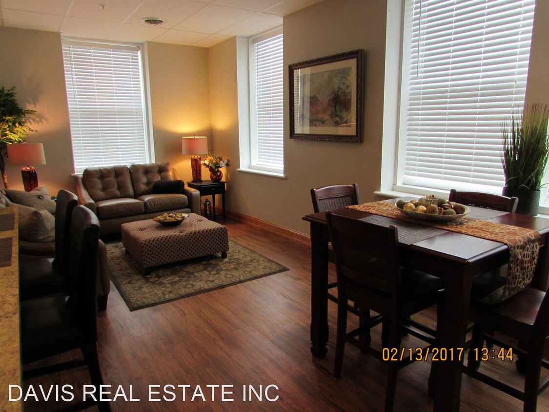 Foto principal - 110 E Bald Eagle St