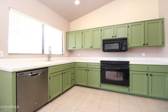Building Photo - 10879 E Kalil Dr