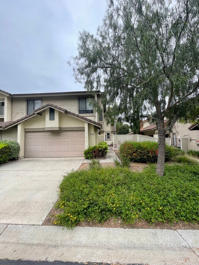 Building Photo - 13042 Creek Park Dr