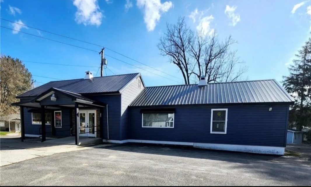Primary Photo - 868 Main St