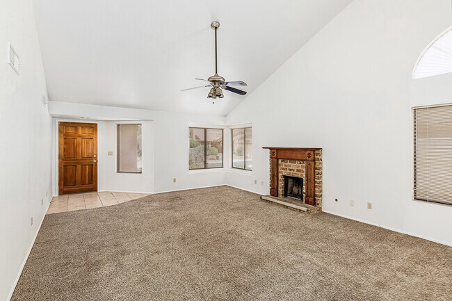 Foto del edificio - 10487 N Fairway Vista Ln