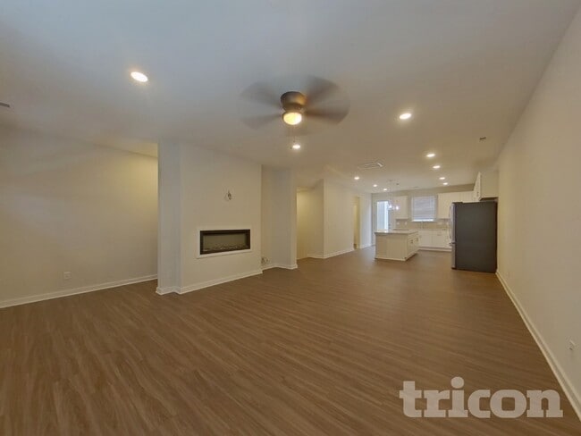 Building Photo - 13865 Hill St