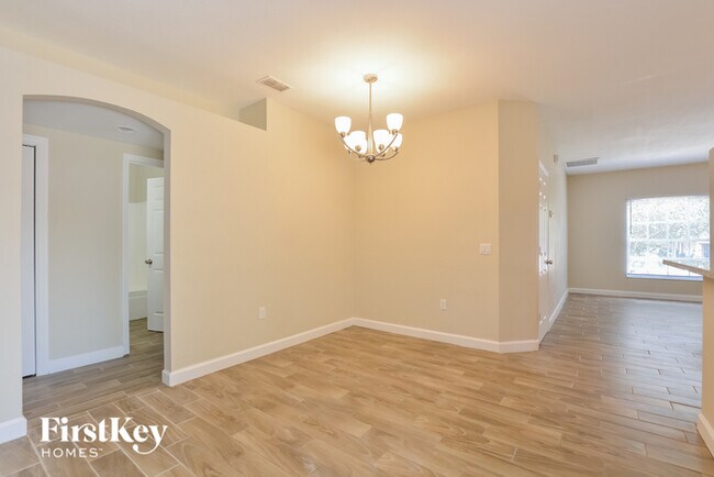 Building Photo - 805 Cheriton St