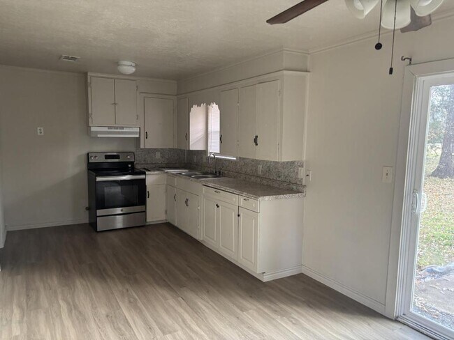 Building Photo - 805 Pershing Ave