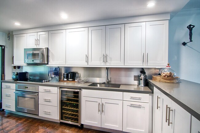 Building Photo - 2735 Polo Island Dr
