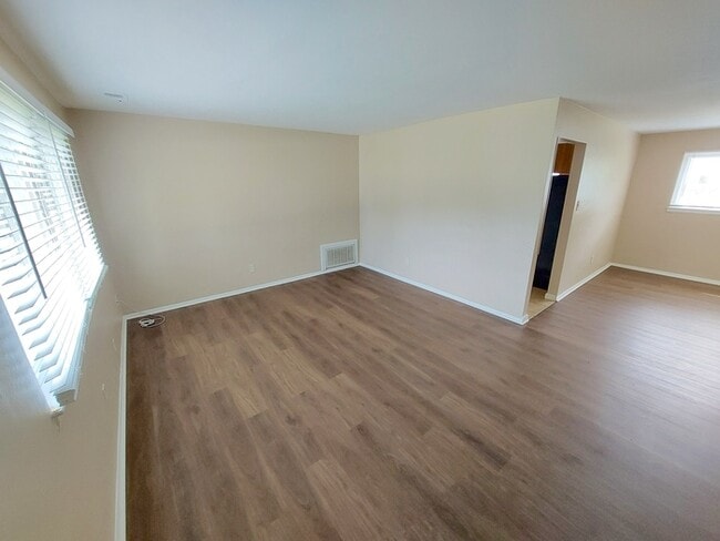 Building Photo - BEAUTIFUL 3 BD/ 1 BTH CORNER LOT WITH W/D ...