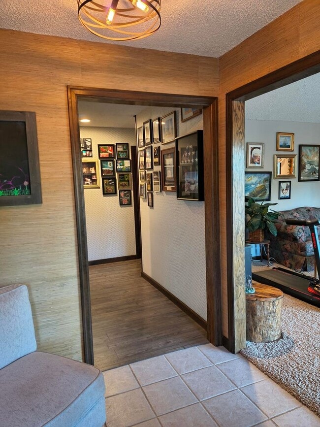 Building Photo - Spacious 4 bed, 2.5 bath with HEATED POOL ...