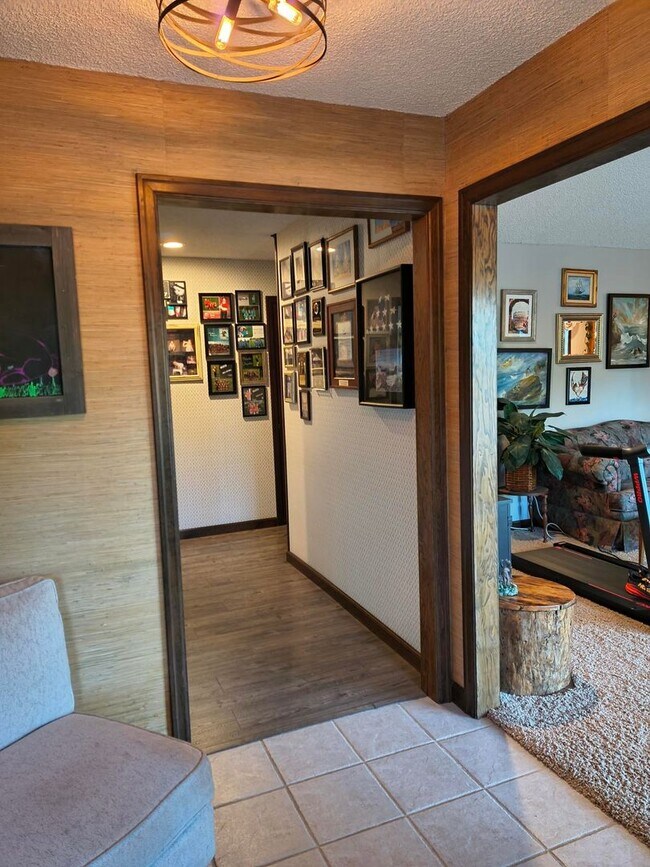 Foto del edificio - Spacious 4 bed, 2.5 bath with HEATED POOL ...